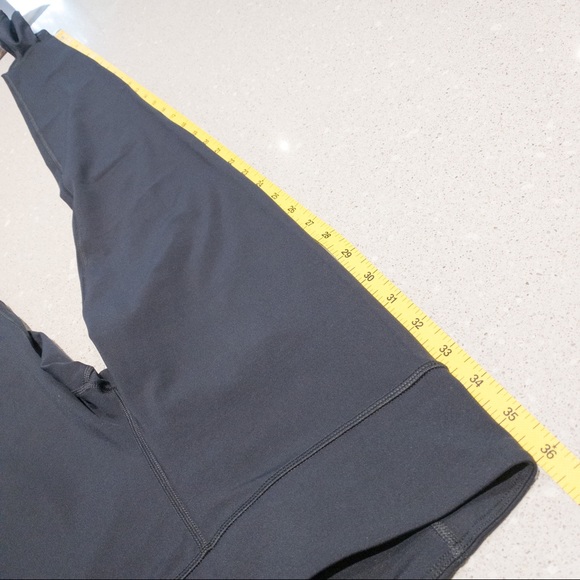 Under Armour Mid-Rise Black Legging with Stirrups - Picture 12 of 13